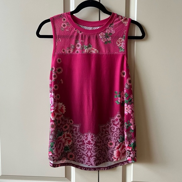 NWT Johnny Was Bee Active High Low Mesh Contrast Tank Top Pink Lace Floral sz S - Picture 3 of 14